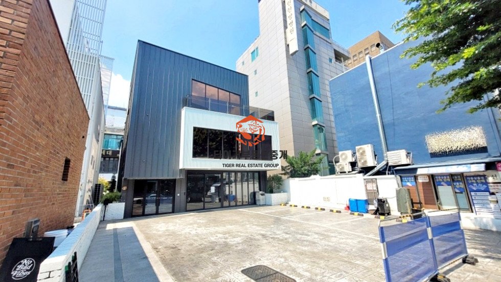 대로변 논현역초역세권 통임대 채광 주차 시설우수