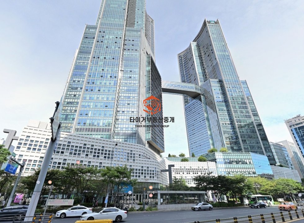 사무실 신용산역 지하연결 에스컬레이터 앞