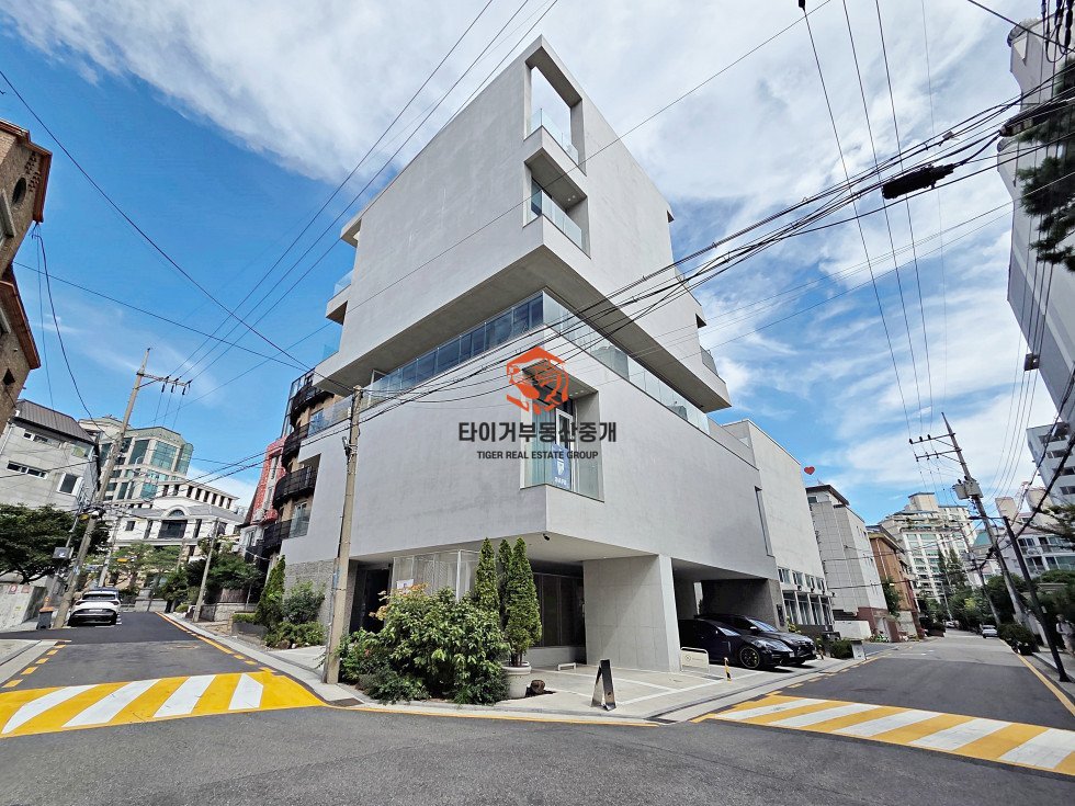 강남구청역 사무실 논현동 신축급 컨디션, 노출콘크리트, 높은 층고 사무실 임대