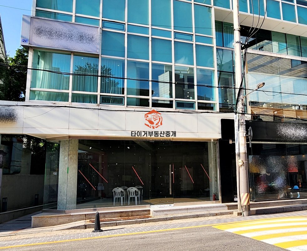 압구정로데오 역세권 1층 무권리 상가임대