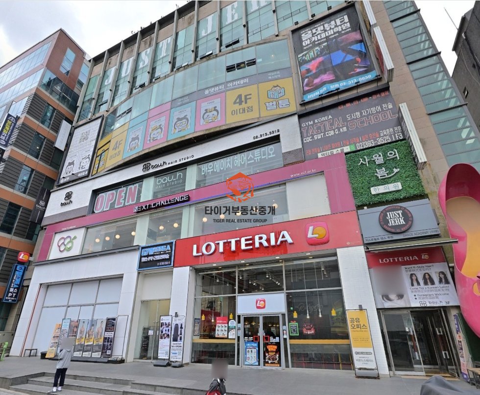 이대정문앞 1층 대형 상가 임대 분할 가능