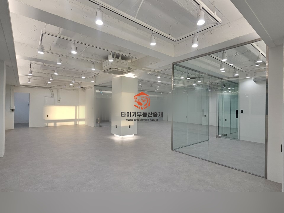 논현역 도보7분 내부 올수리 인테리어 우수한 사무실 임대 빠른계약 예상 사진 3