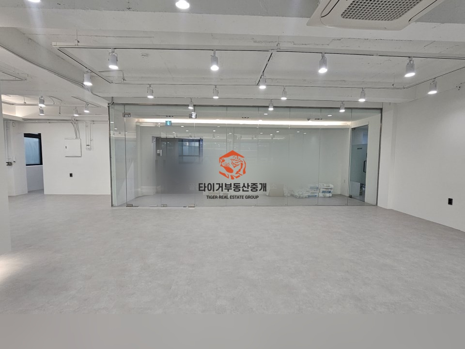 논현역 도보7분 내부 올수리 인테리어 우수한 사무실 임대 빠른계약 예상 사진 7