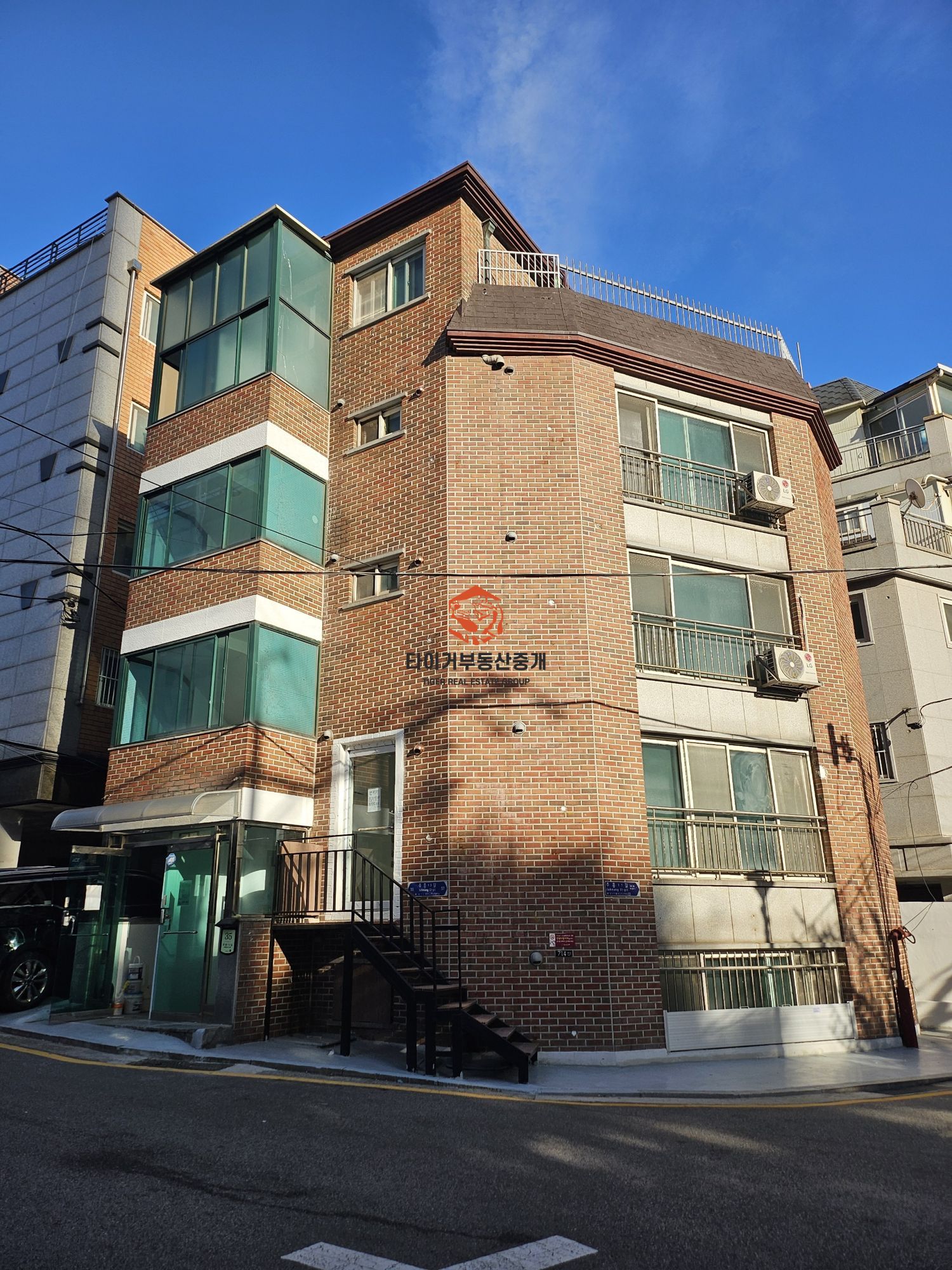 반포동 리모델링 후 첫 입주 가시성 우수한 코너 통임대
