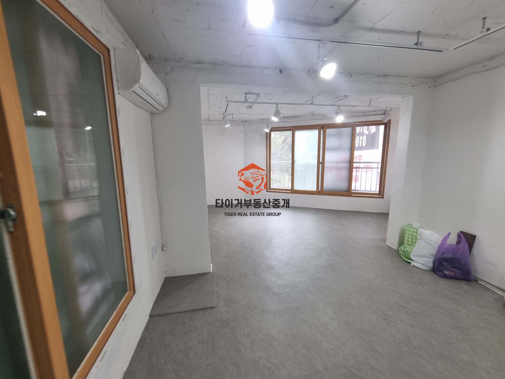 반포동 리모델링 후 첫 입주 가시성 우수한 코너 통임대 사진 17