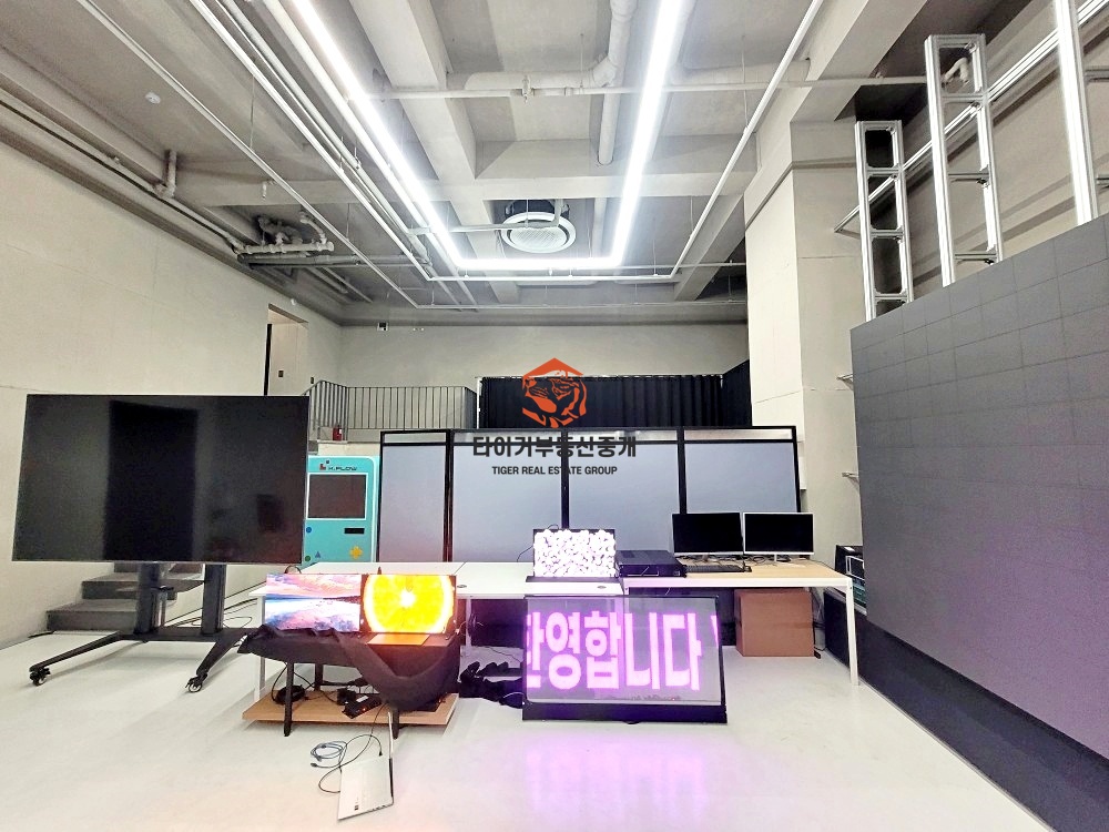 층고5M이상, 복층가능 신축급 스튜디오 학동역 역세권 사무실 임대 사진 10