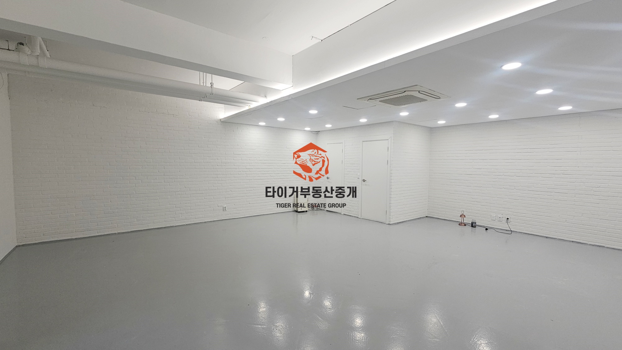 논현동 리모델링 썬큰구조 지하1층, 간판설치 협의 가능 사진 2