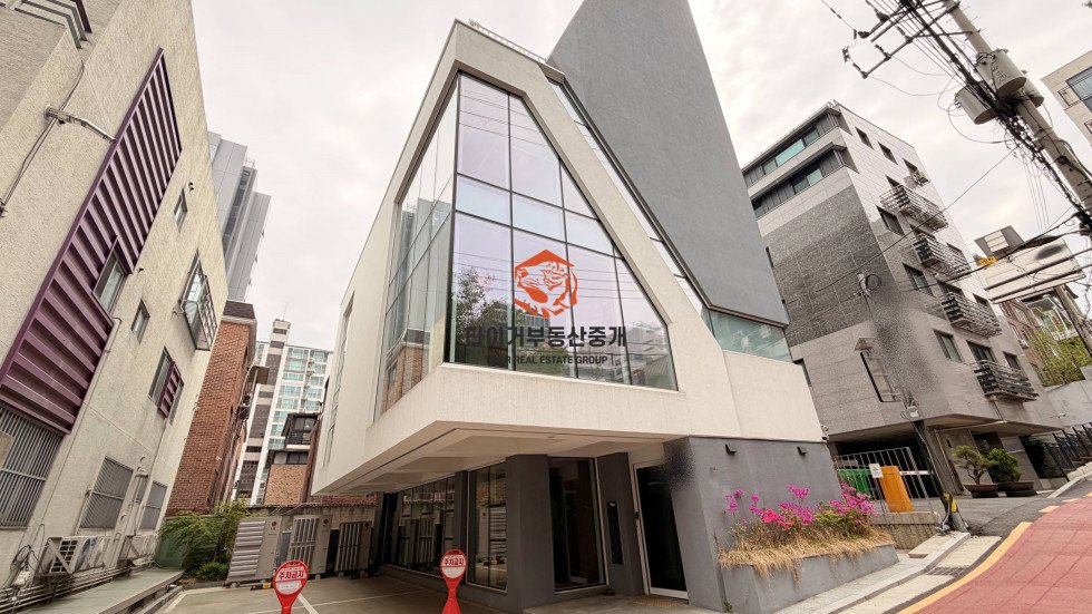 강남역 도보권 화이트톤 인테리어 사옥 역삼동