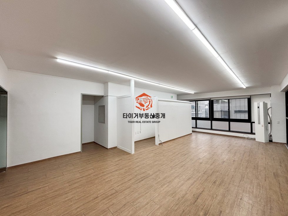 삼성동 인테리어사무실 코엑스 먹자상권 화이트톤 글라스룸 인테리어 완비
