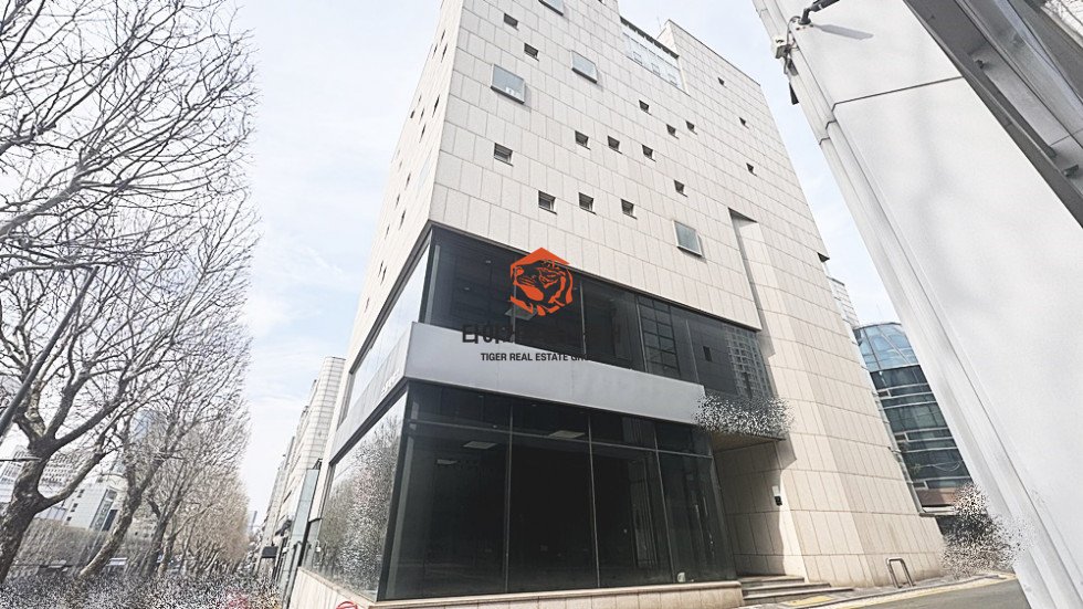 서초동 사무실 임대 반포대로 대로변 넓은 테라스