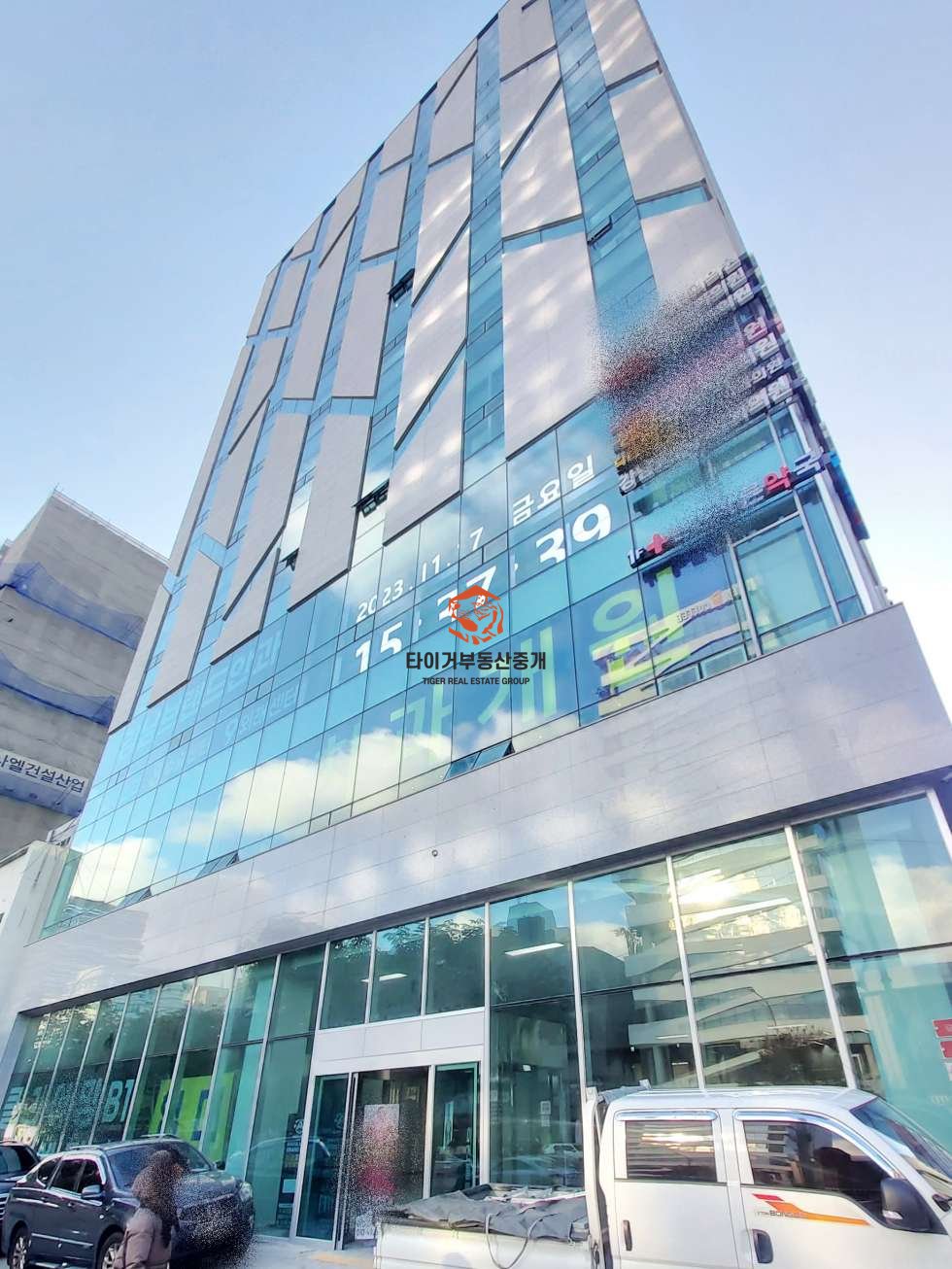 서초사무실임대 논현역 상가 임대 홍보관