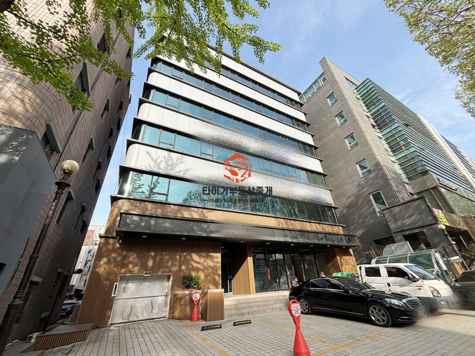 서초역 대로변 룸5 중형 역세권 사무실 임대