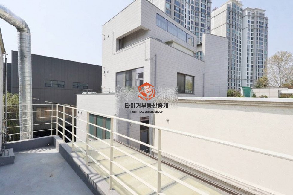 신사동 도산공원 인근 화이트톤 인테리어 사무실 조용한
