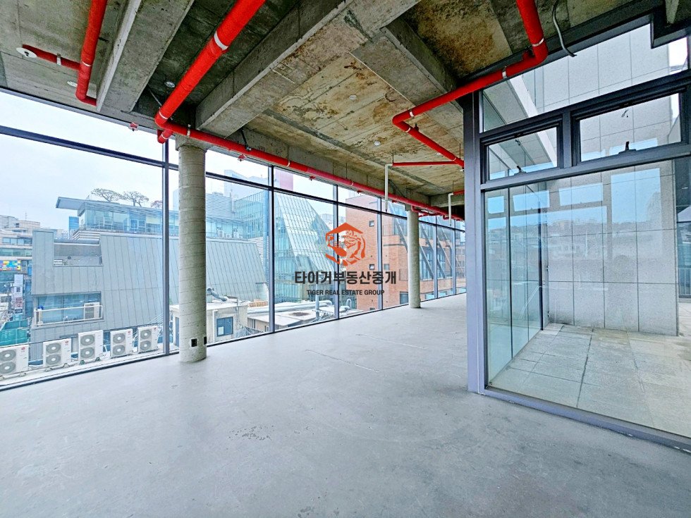 신논현역 사무실 임대 통창 깔끔한 건물 내외관