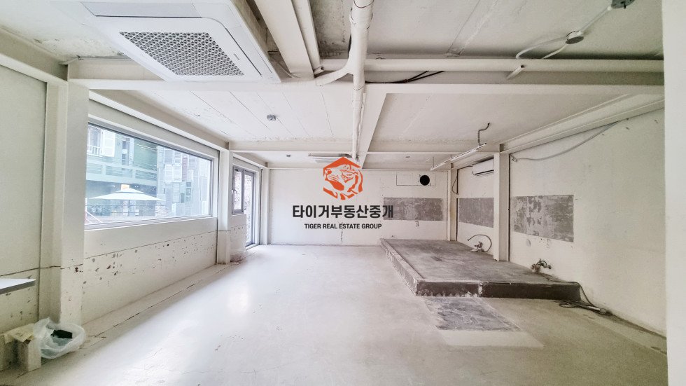 녹사평역 용산구청 통임대, 이태원 일반음식점, 카페, 쇼룸